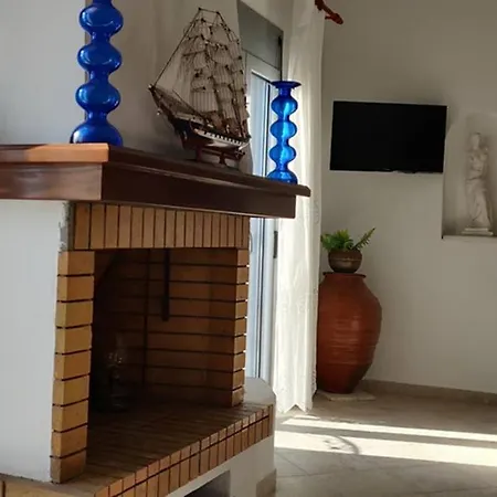 κυκλαδίτικη μεζονέτα, 9 λεπτά από την χώρα, με θέα *
